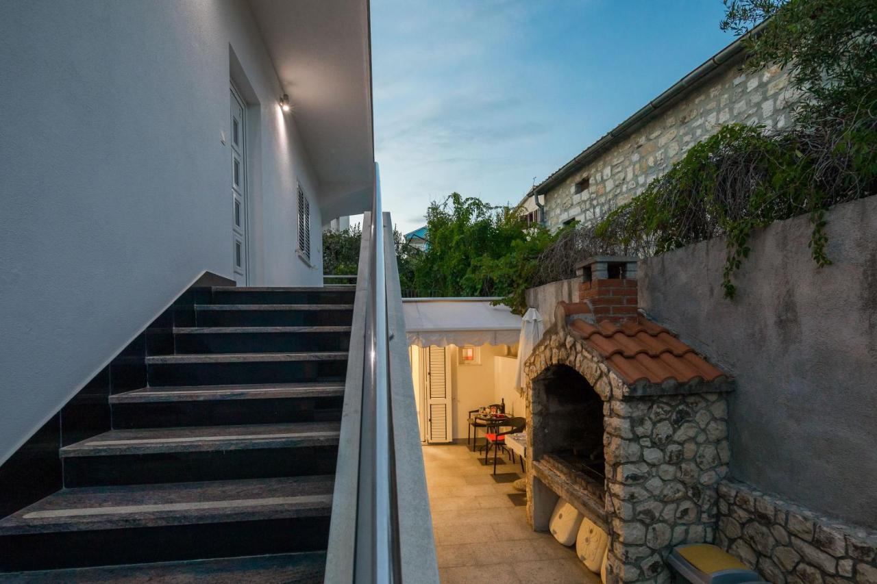 Apartments By The Sea Seget Vranjica, Trogir - 978 외부 사진