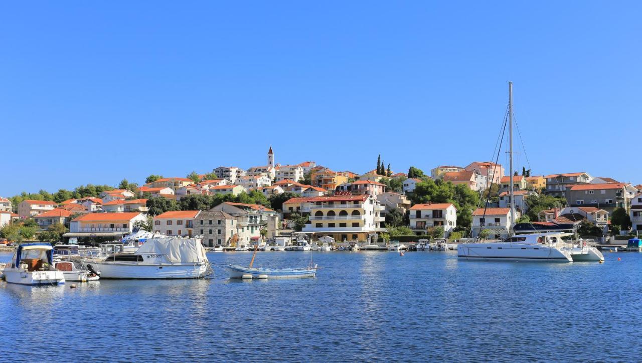 Apartments By The Sea Seget Vranjica, Trogir - 978 외부 사진