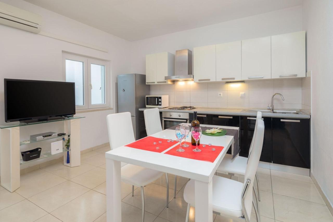 Apartments By The Sea Seget Vranjica, Trogir - 978 외부 사진