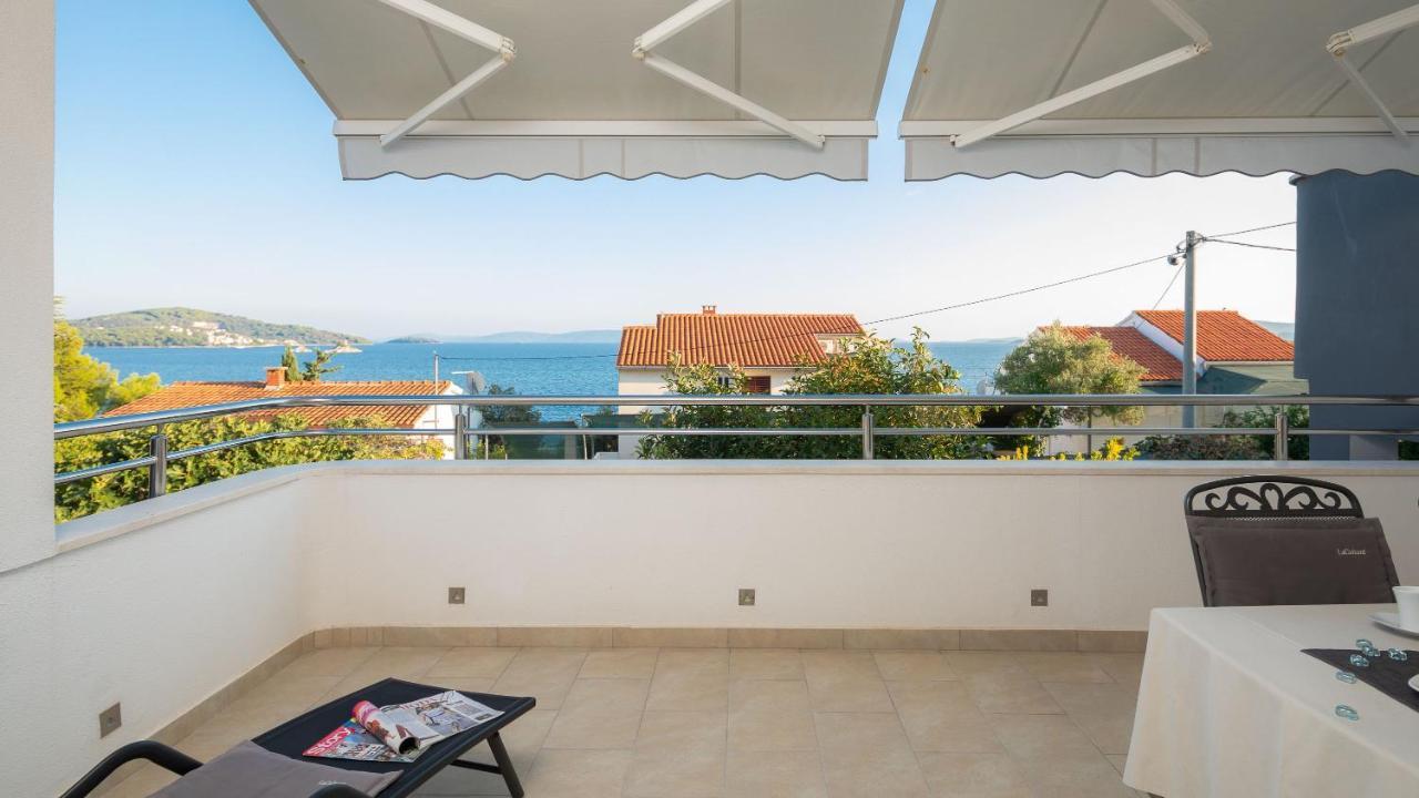 Apartments By The Sea Seget Vranjica, Trogir - 978 외부 사진