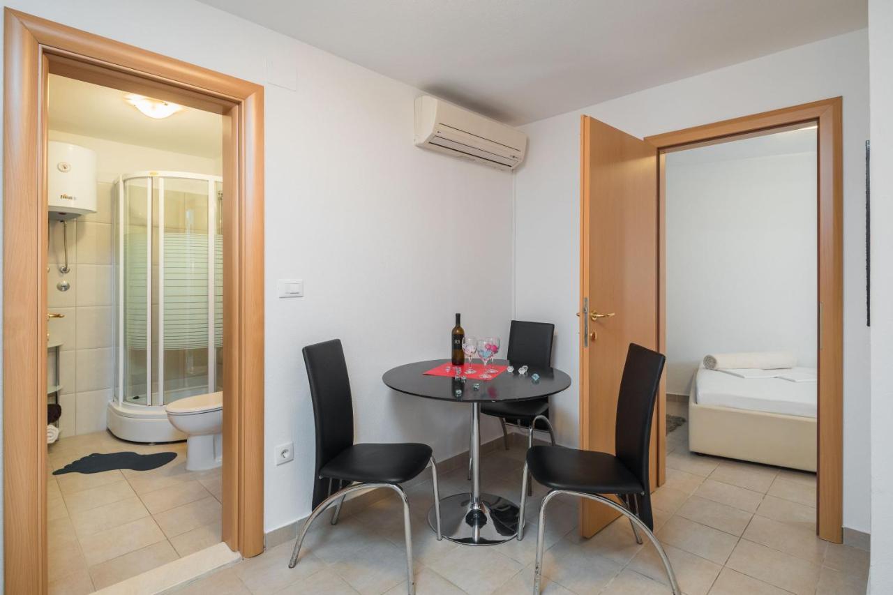 Apartments By The Sea Seget Vranjica, Trogir - 978 외부 사진