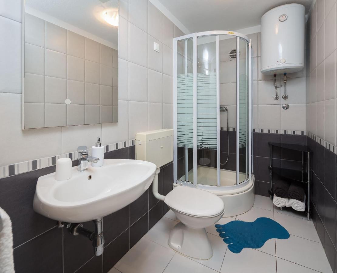 Apartments By The Sea Seget Vranjica, Trogir - 978 외부 사진